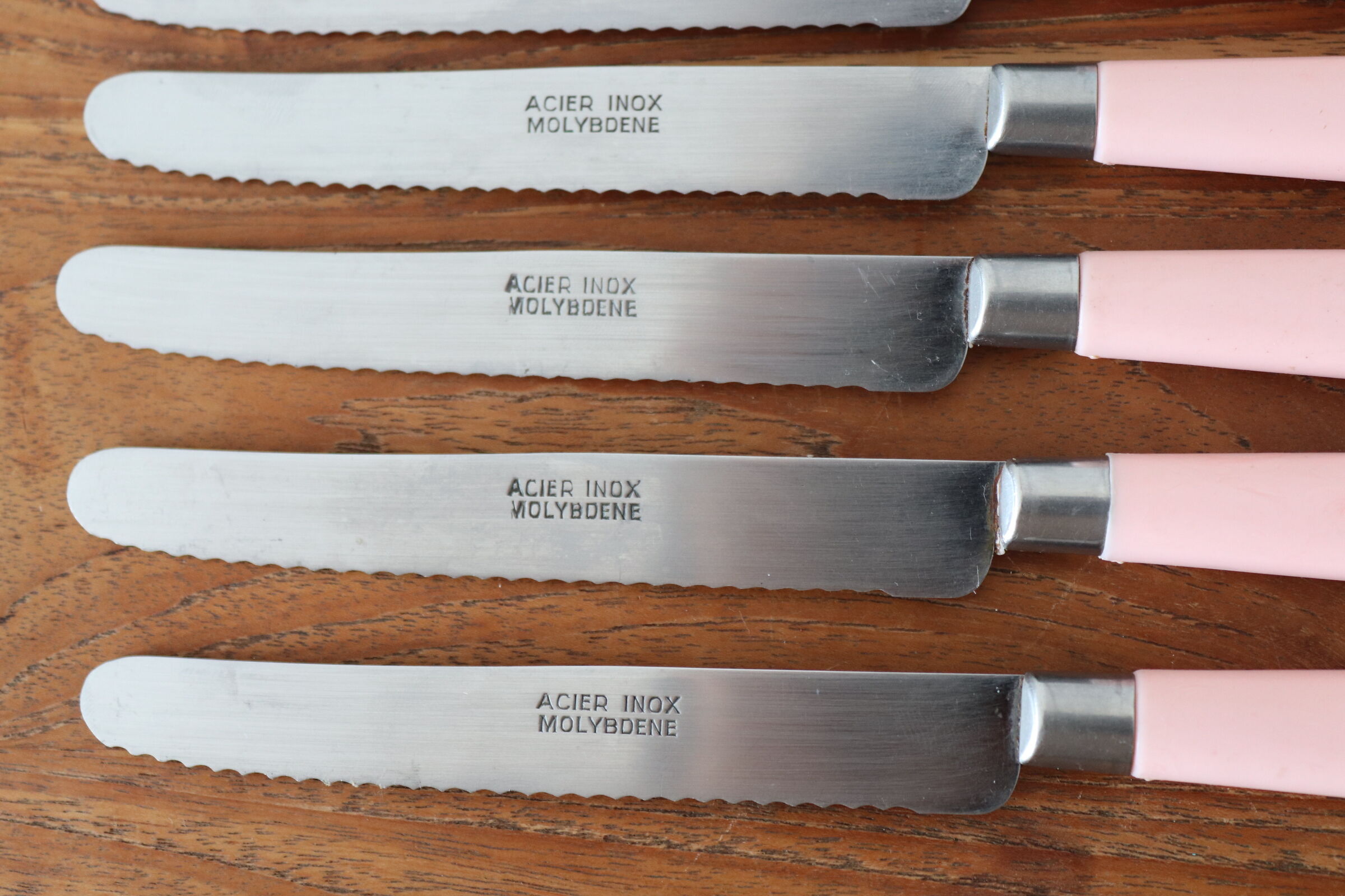 6 couteaux roses acier inox molybdene