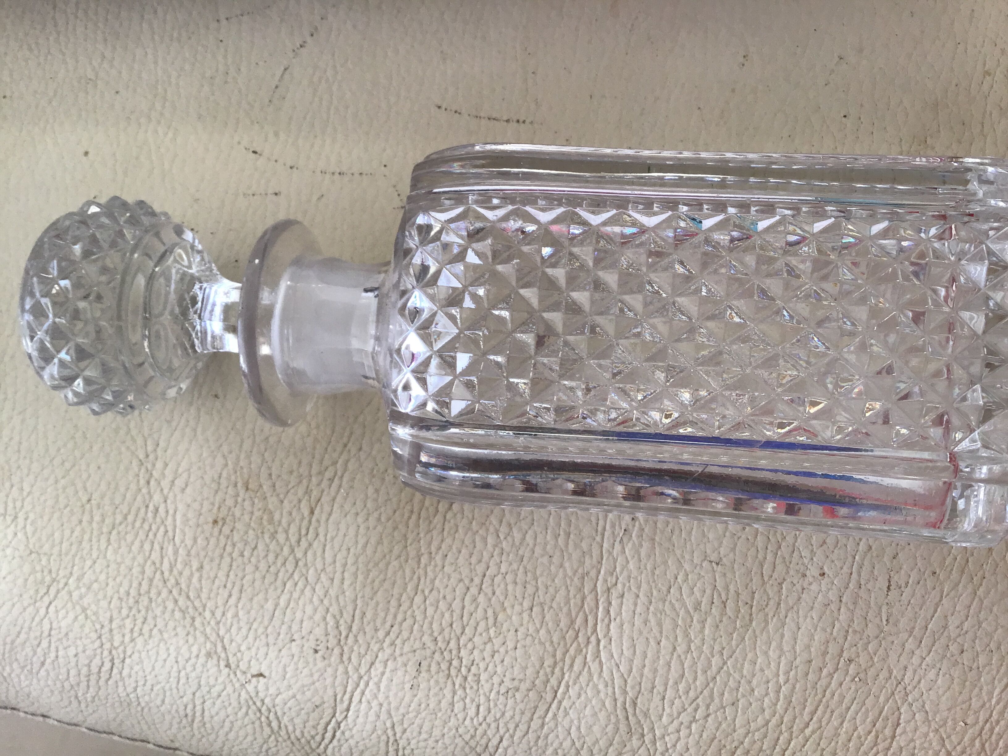 Fully chiseled crystal decanter