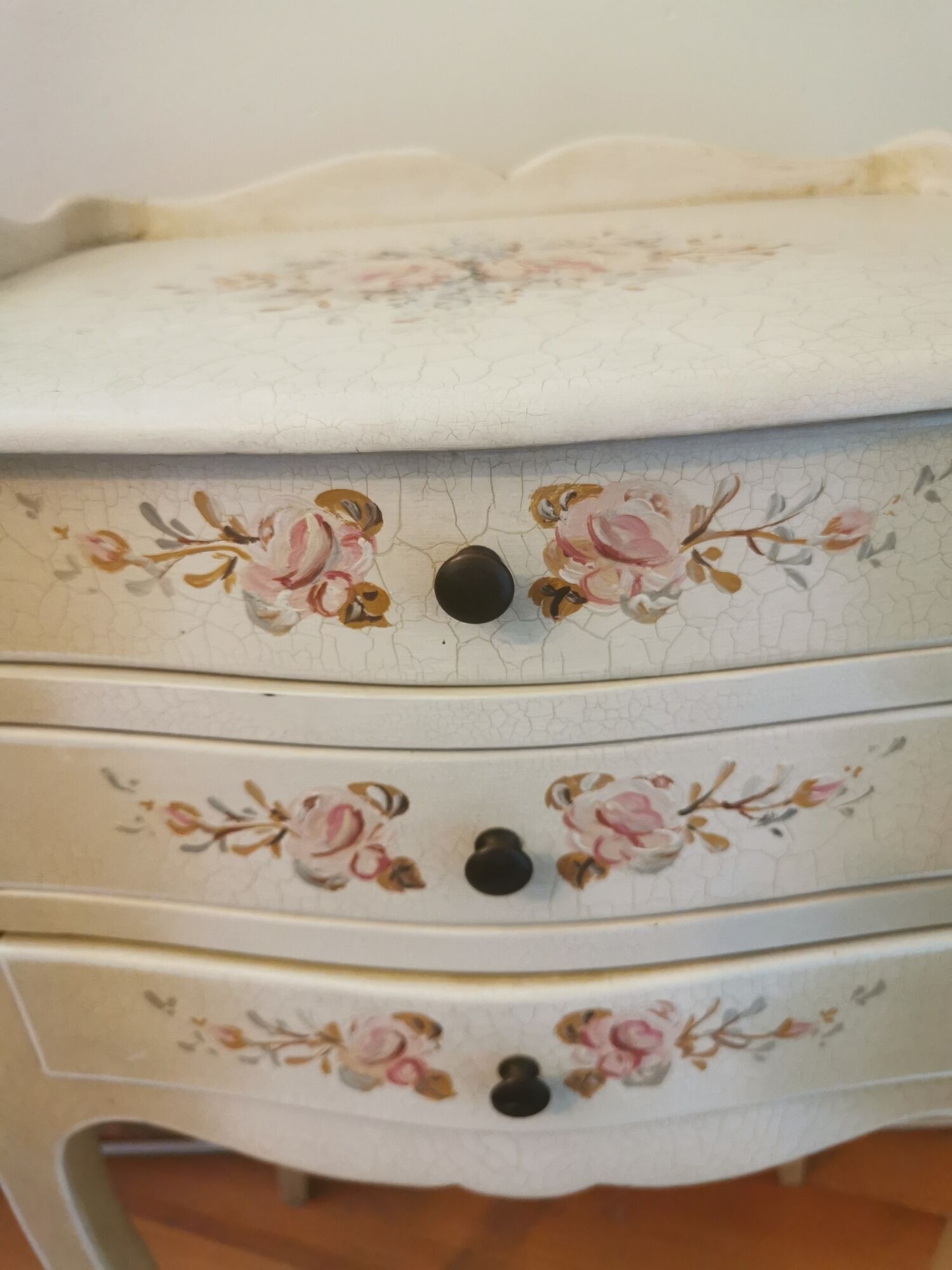 Pair of bedside tables louis XV style XX th century, painted floral decoration