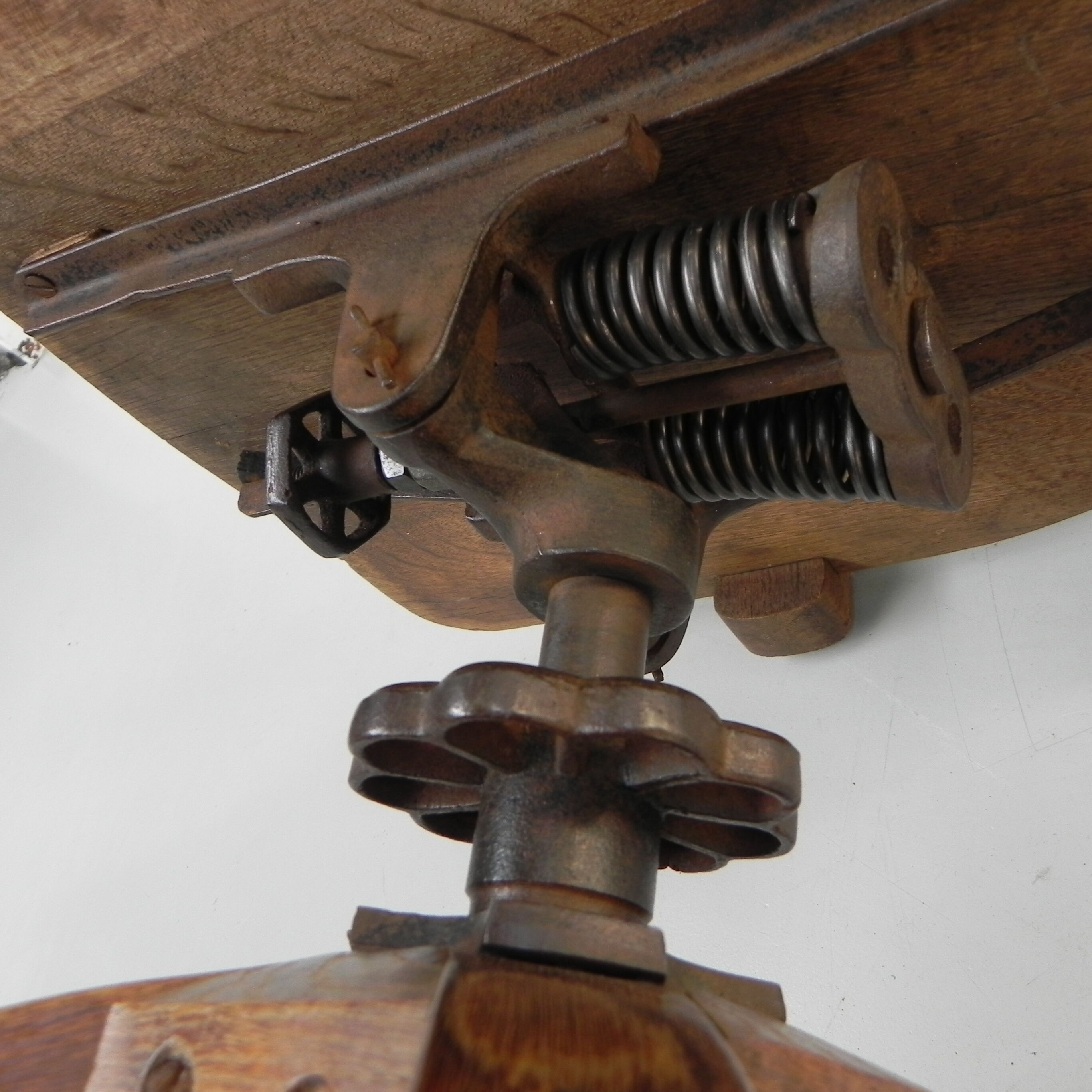 Oak office chair with spring mechanism and armrests