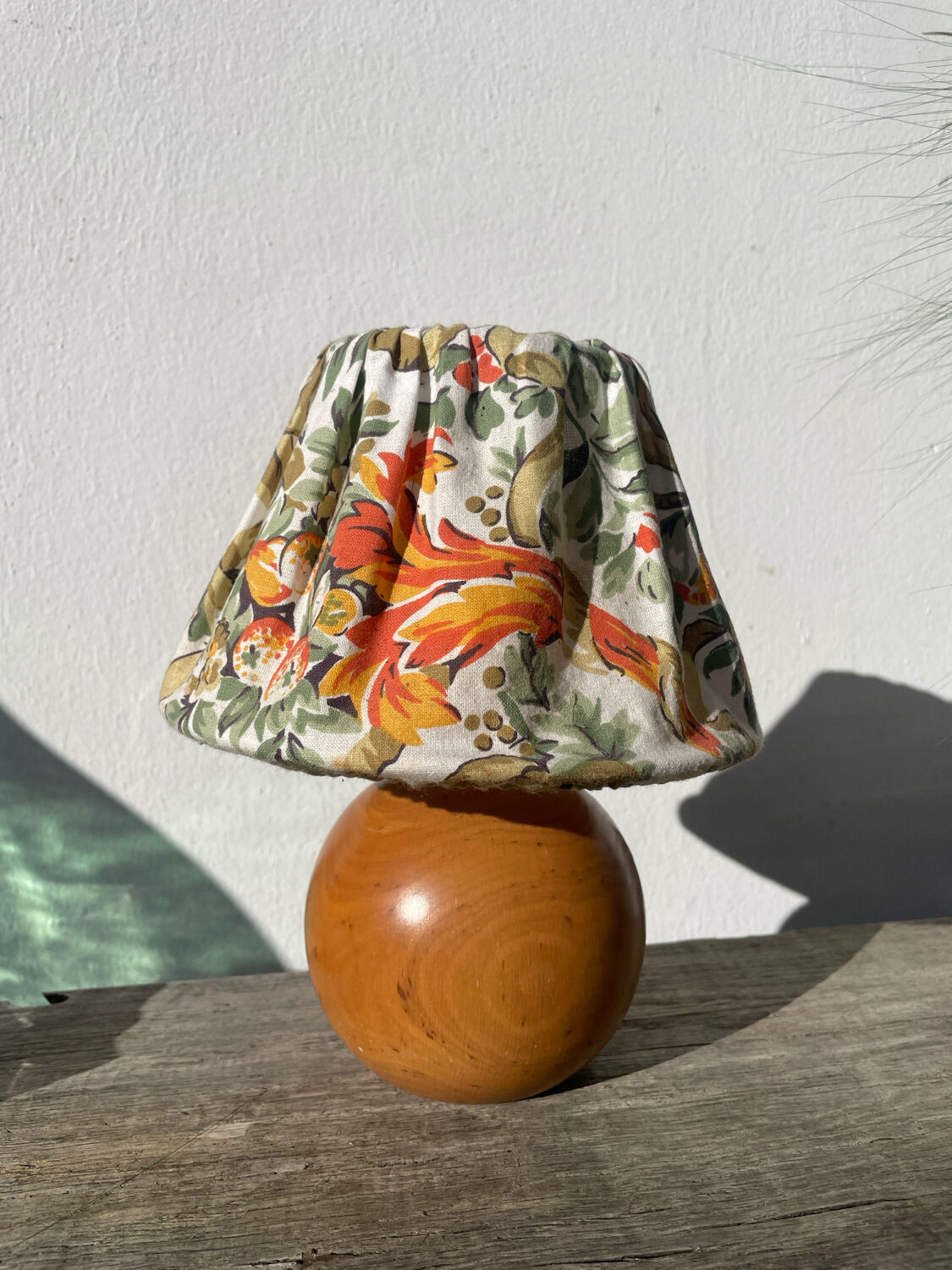 Vintage fabric ball wooden lamp