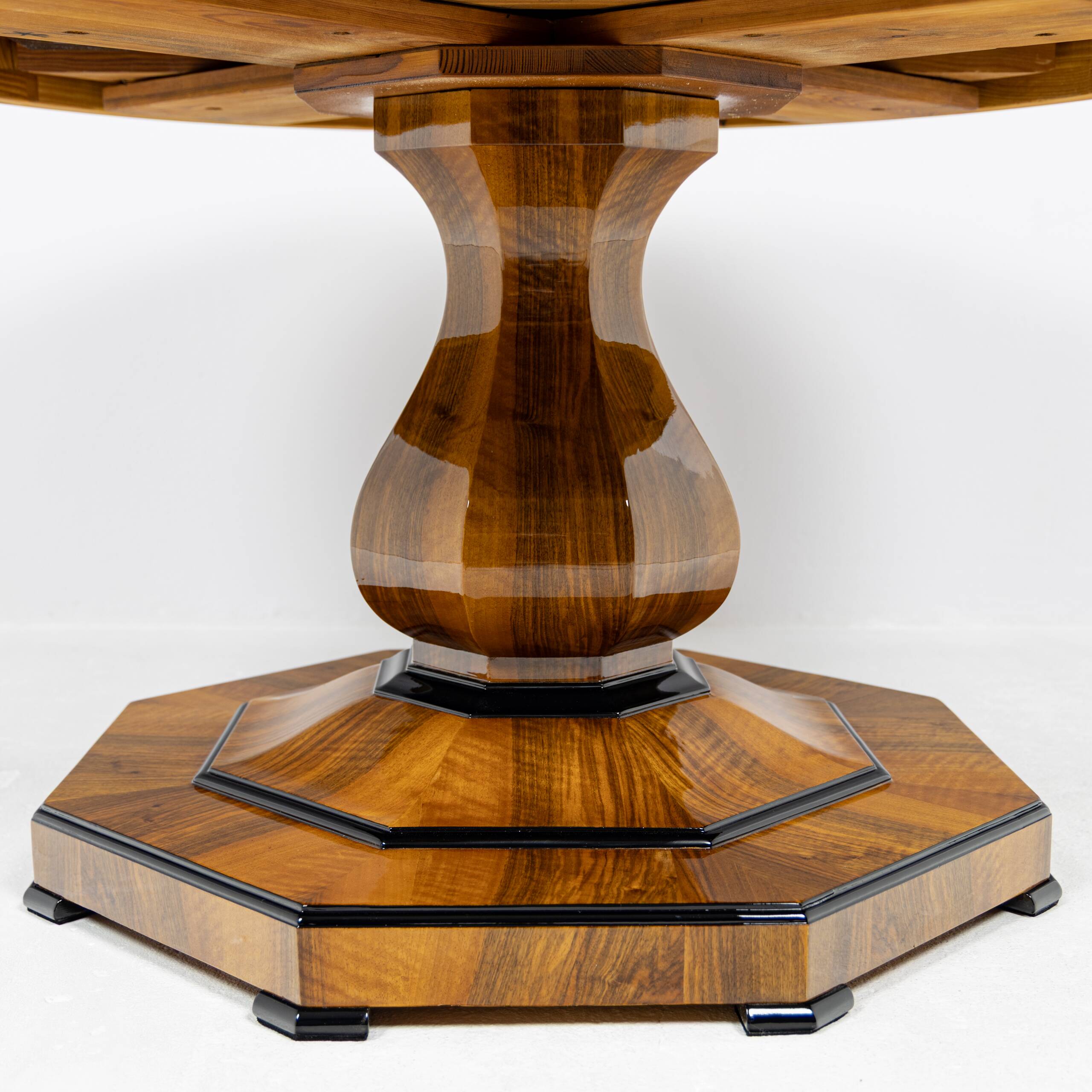 Extendable Biedermeier walnut round table - 1920-1939