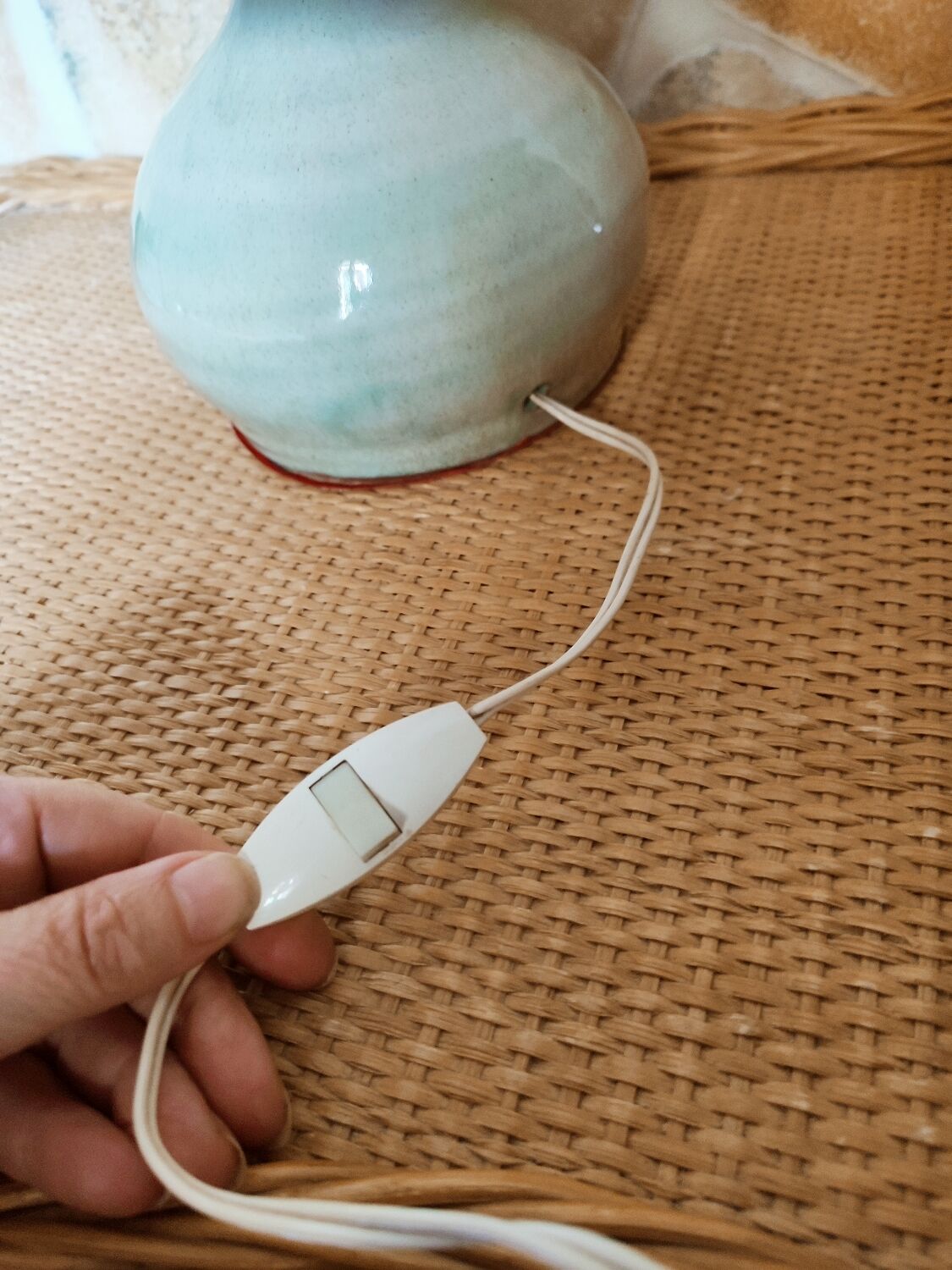 Table lamp in turned ceramic and wool