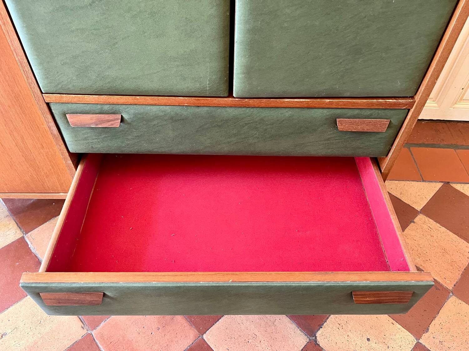 Regy edition wardrobe