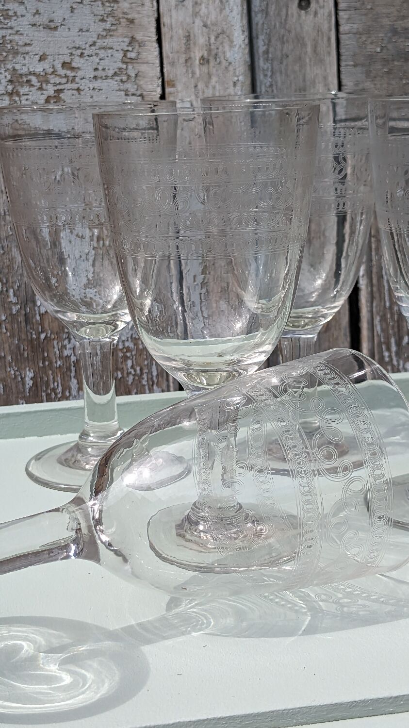 Verres en cristal gravés