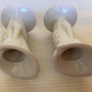Paire de petits vases bougeoirs mains