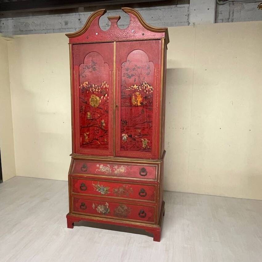 Trumeau with chest of drawers from the mid-20th century in chinoiserie style.
