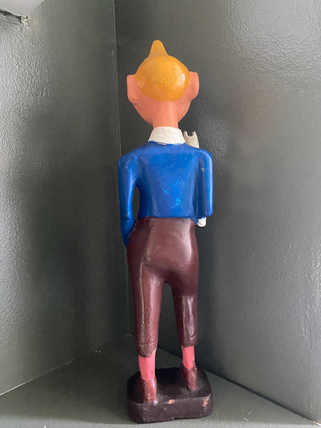 Tintin and snowy wooden statuette