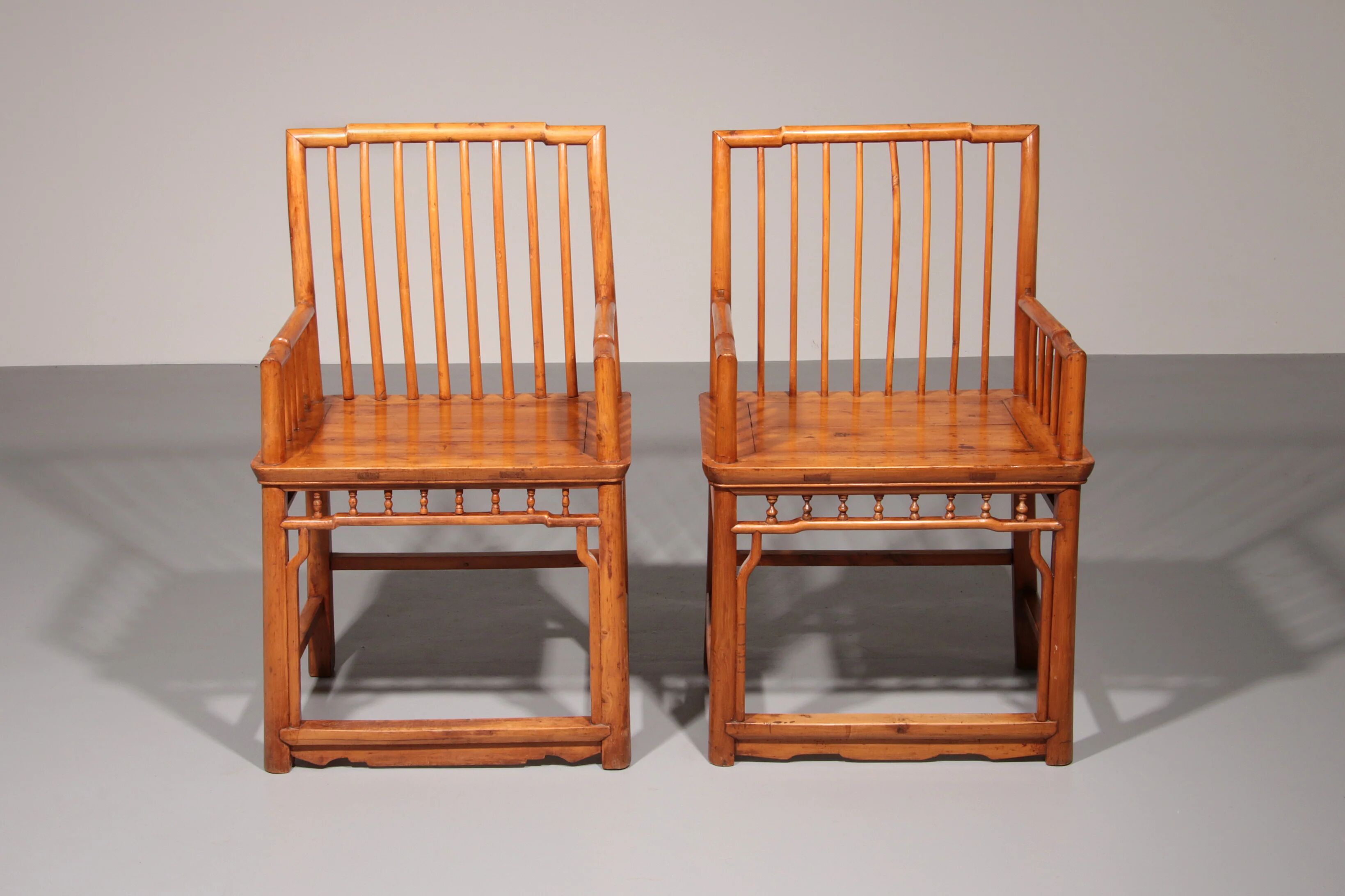 Rare Hongmu comb-back armchairs, hand-carved, late Qing dynasty, Asia