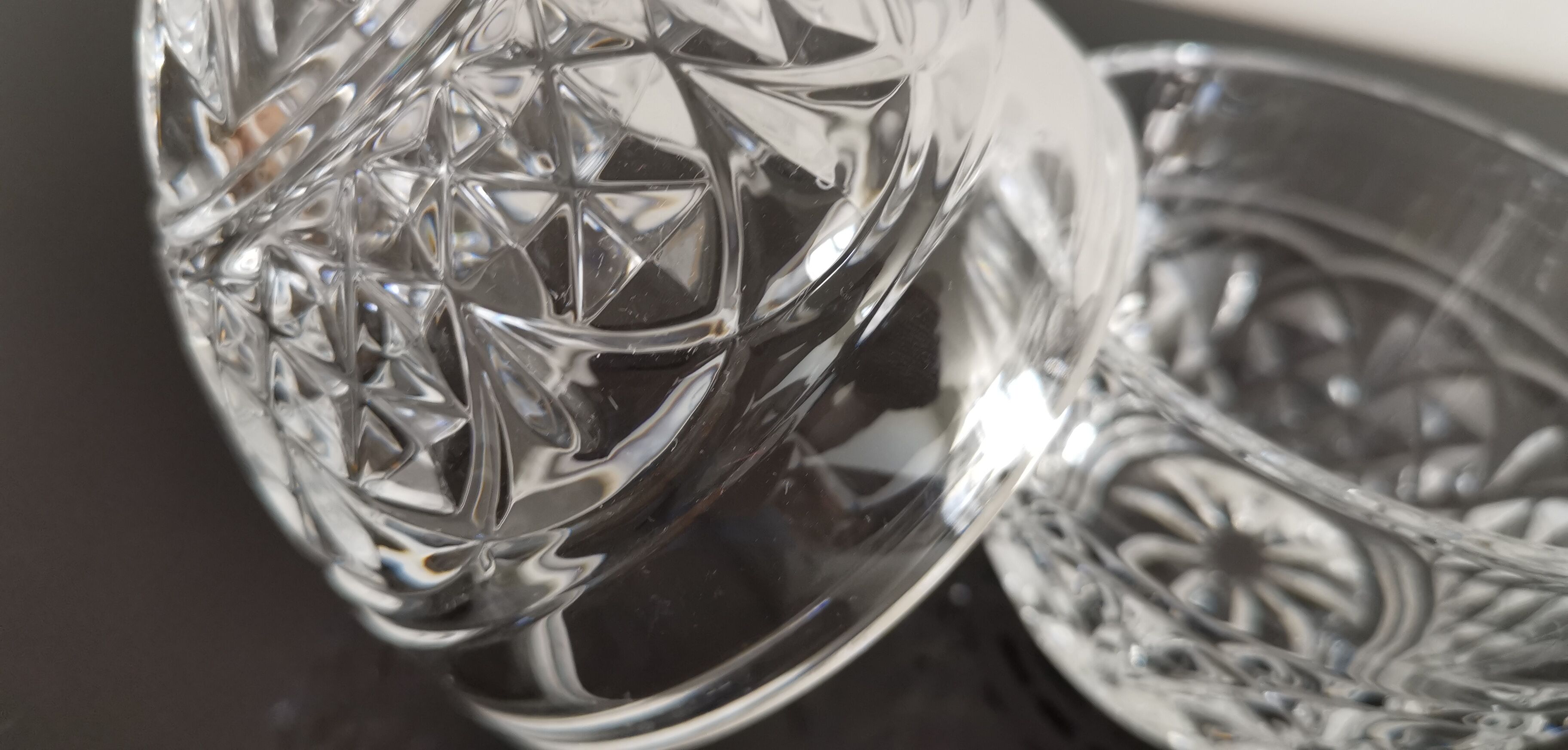 Old crystal drageoir/candy maker in the shape of an egg Cristal d'Arc