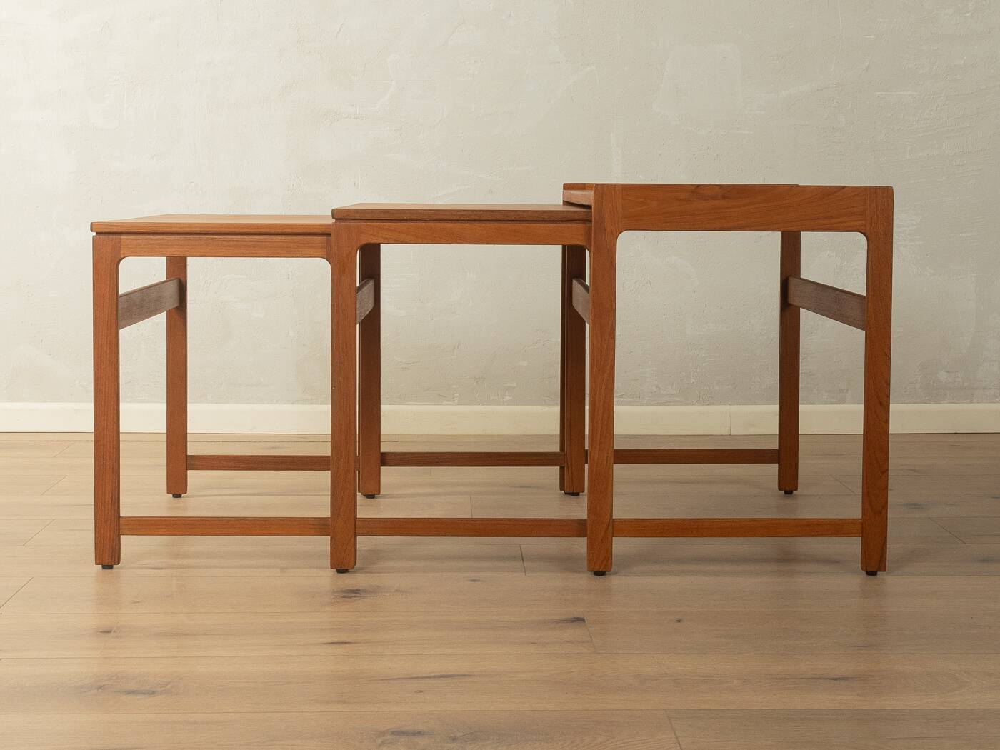 Elegant set of three nesting tables made of teak