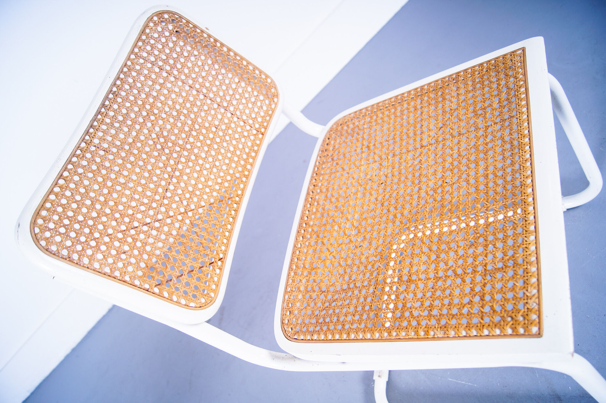 Set of 2 italian white cantilever chairs by Marcel Breuer