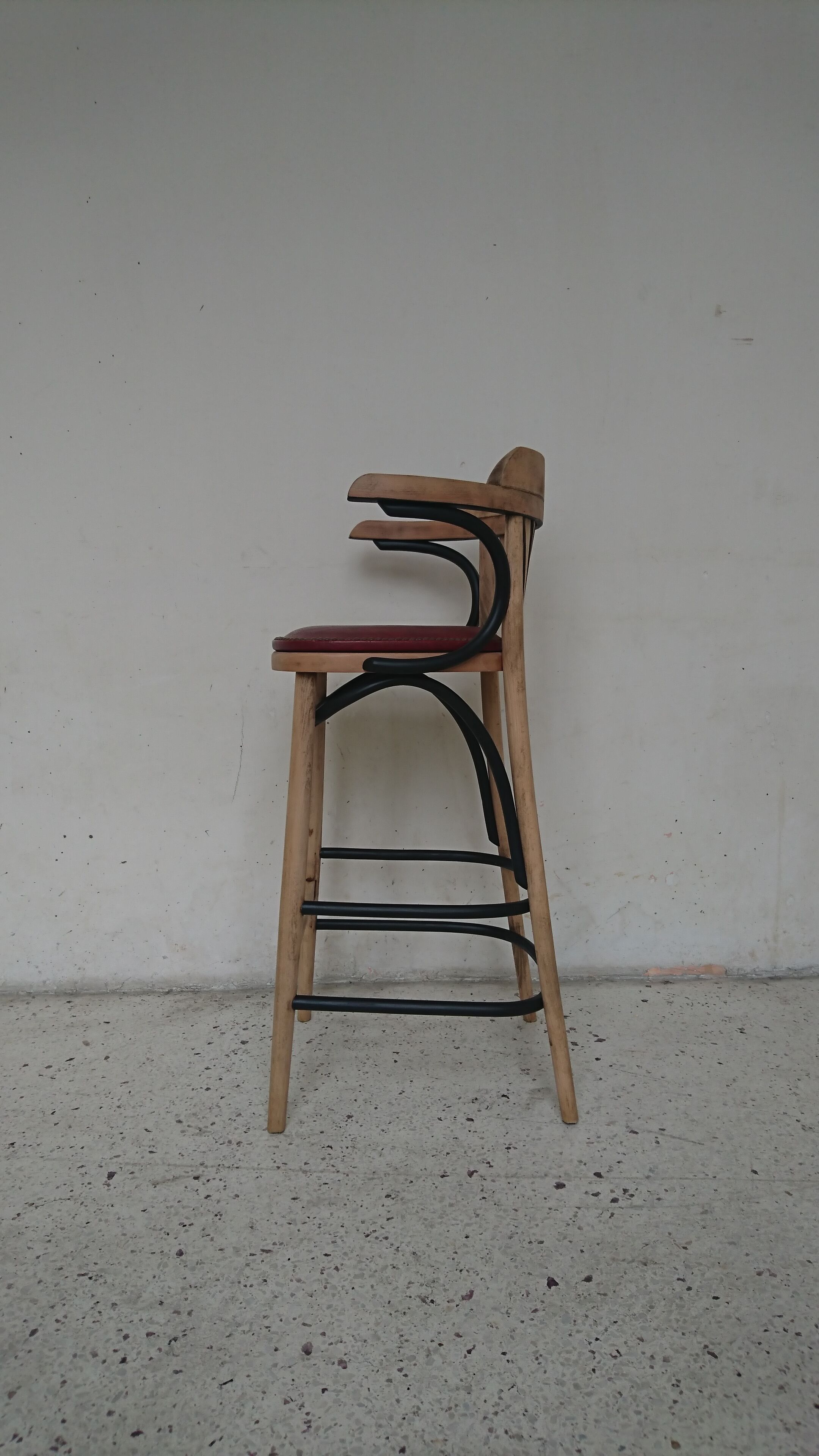 Paire de tabourets haut d'un ensemble bistrot