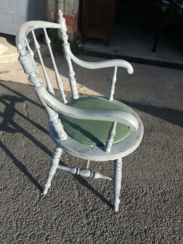 Fauteuil de bureau en noyer vers 1880 origine française