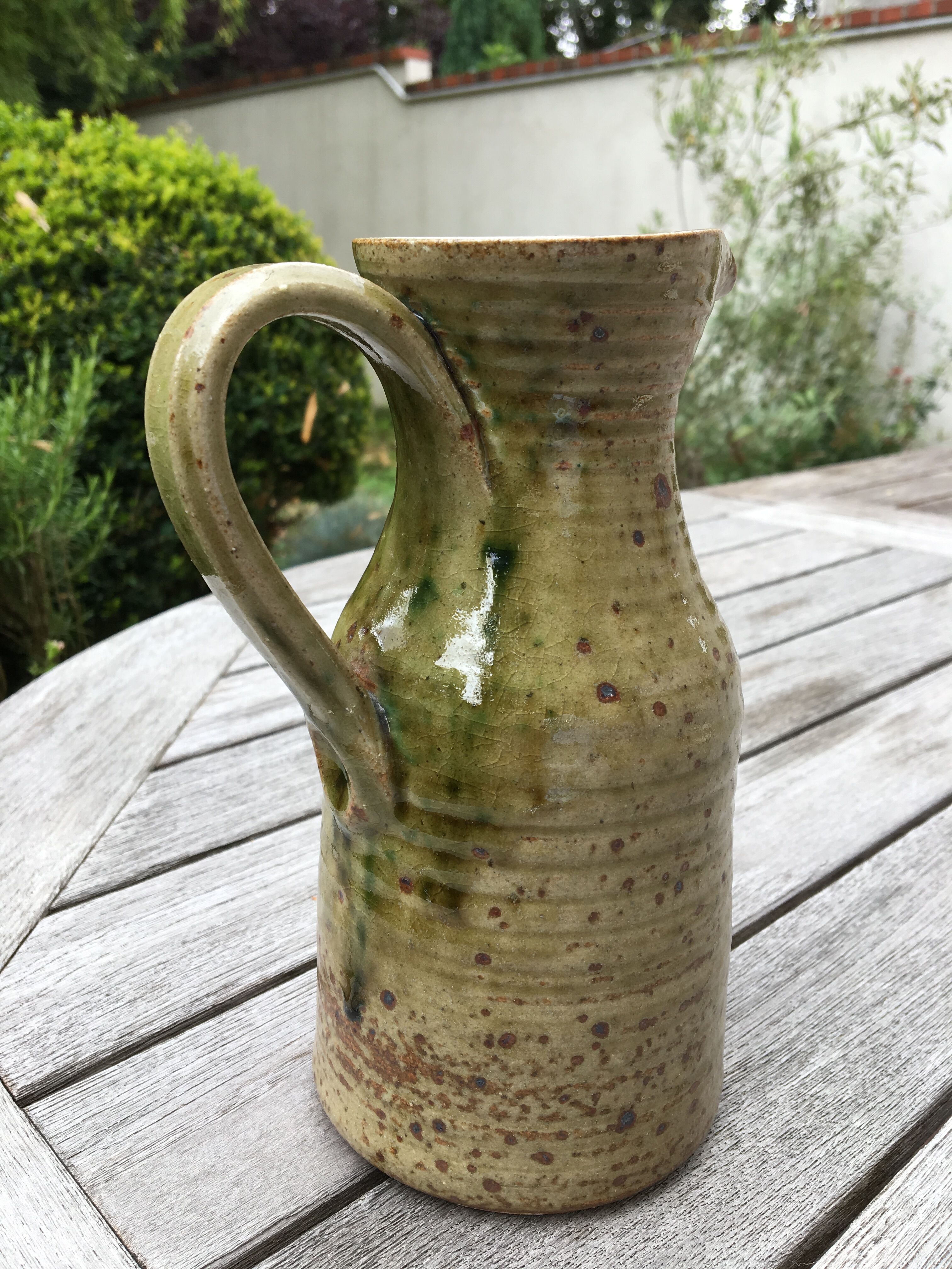 Vase or Pitcher in Beige Sandstone / Green signed Igom Bavil Bridge?