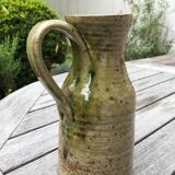 Vase ou pichet en grès beige vert signé pont igom bavil ?