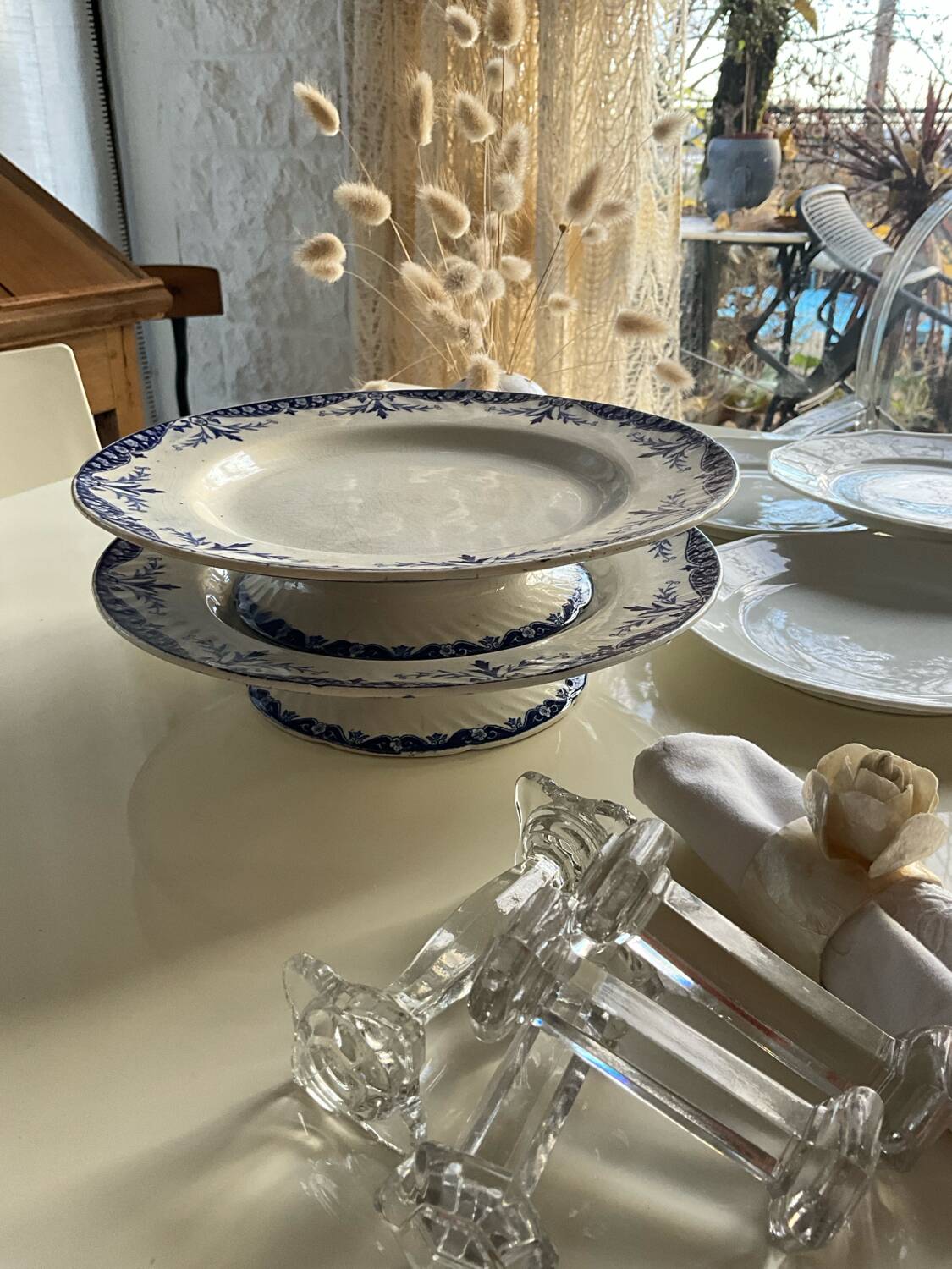 2 cake plates 'iron earth'