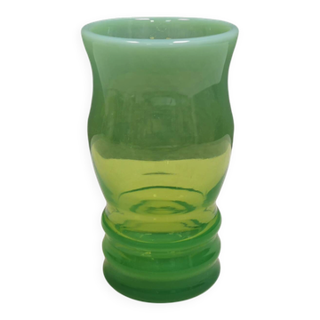 Vase des années 1970 en verre sodocalcique, conçu par Lucyna Pijaczewska.