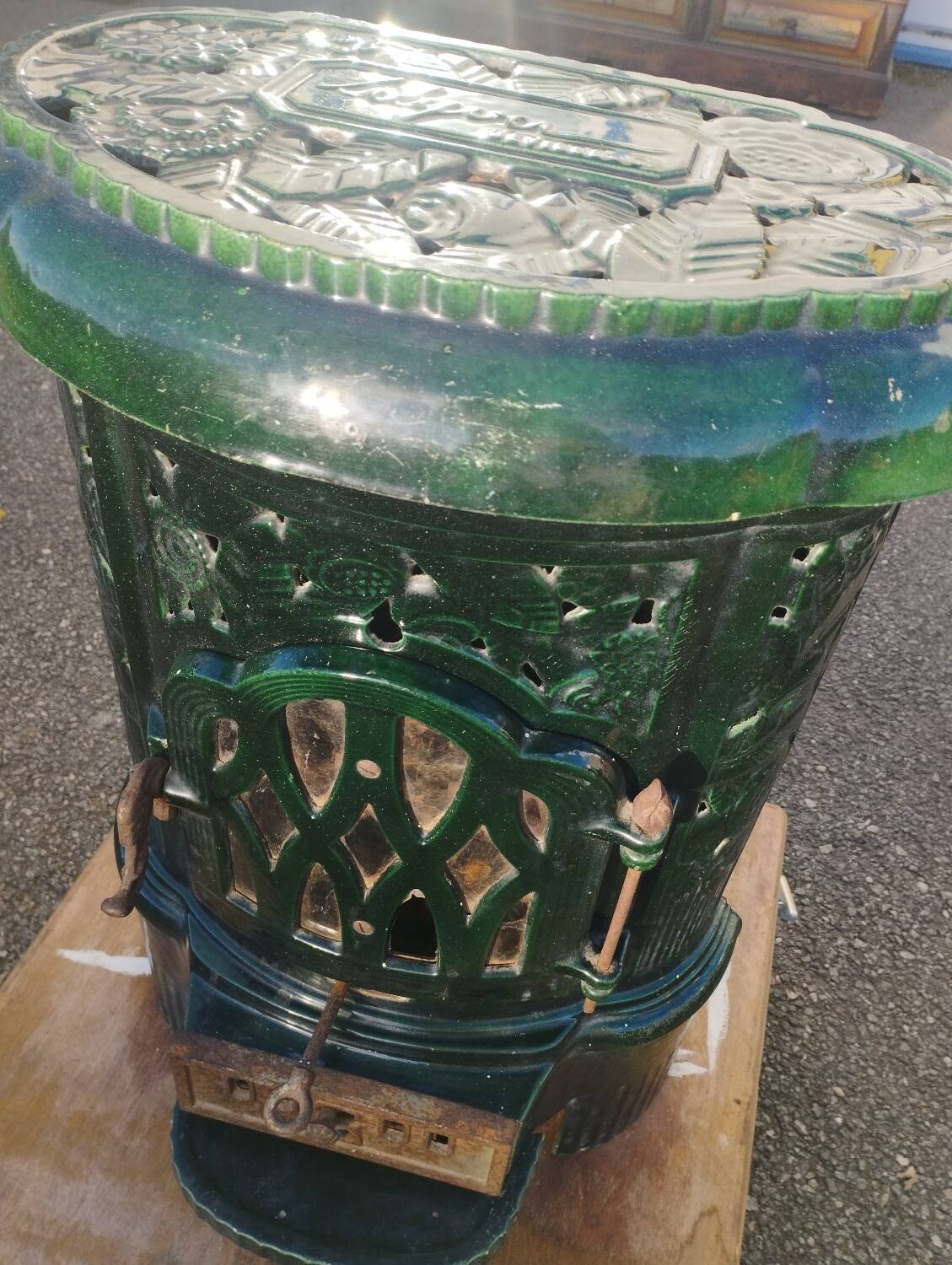 Lilyver Deville cast iron wood stove