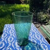 Vase en verre vert