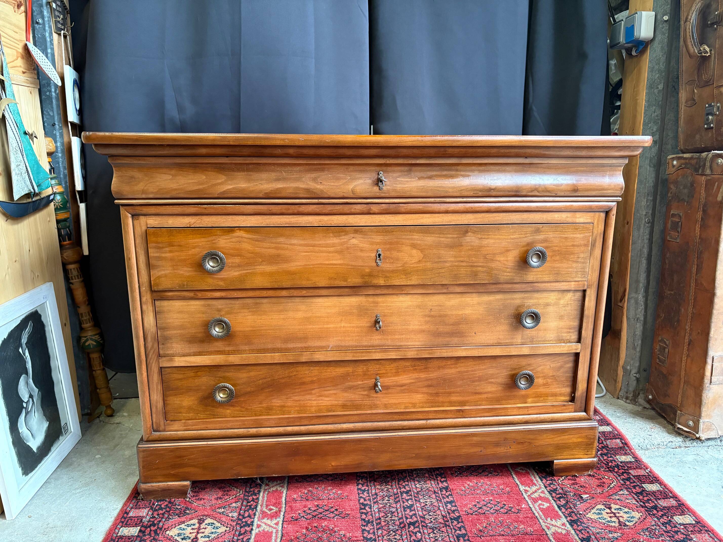 Commode style Louis-Philippe en bois massif