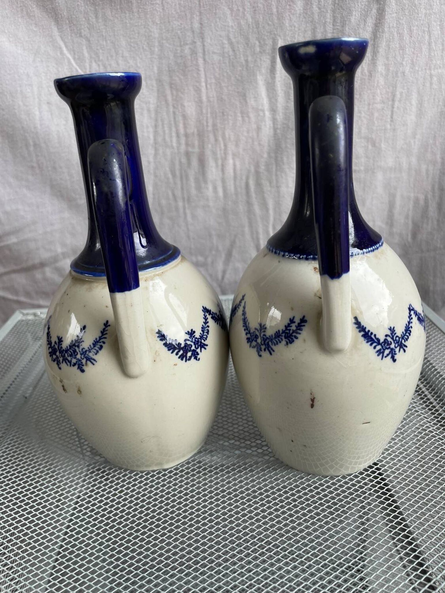 2 st Uzes tarre steel ewers