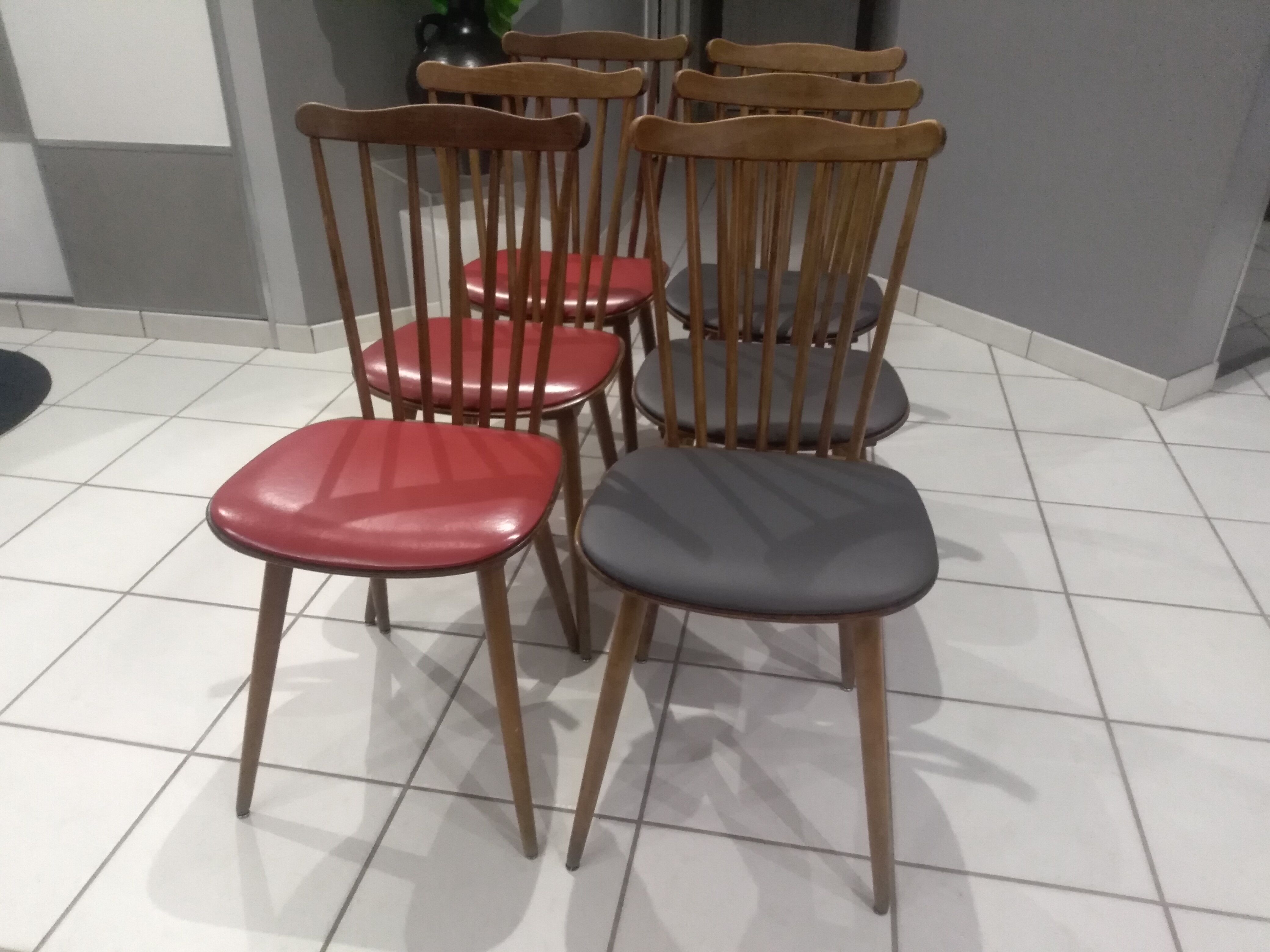 Suite de 6 chaises de Bistrot Baumann modèle Menuet années 1970