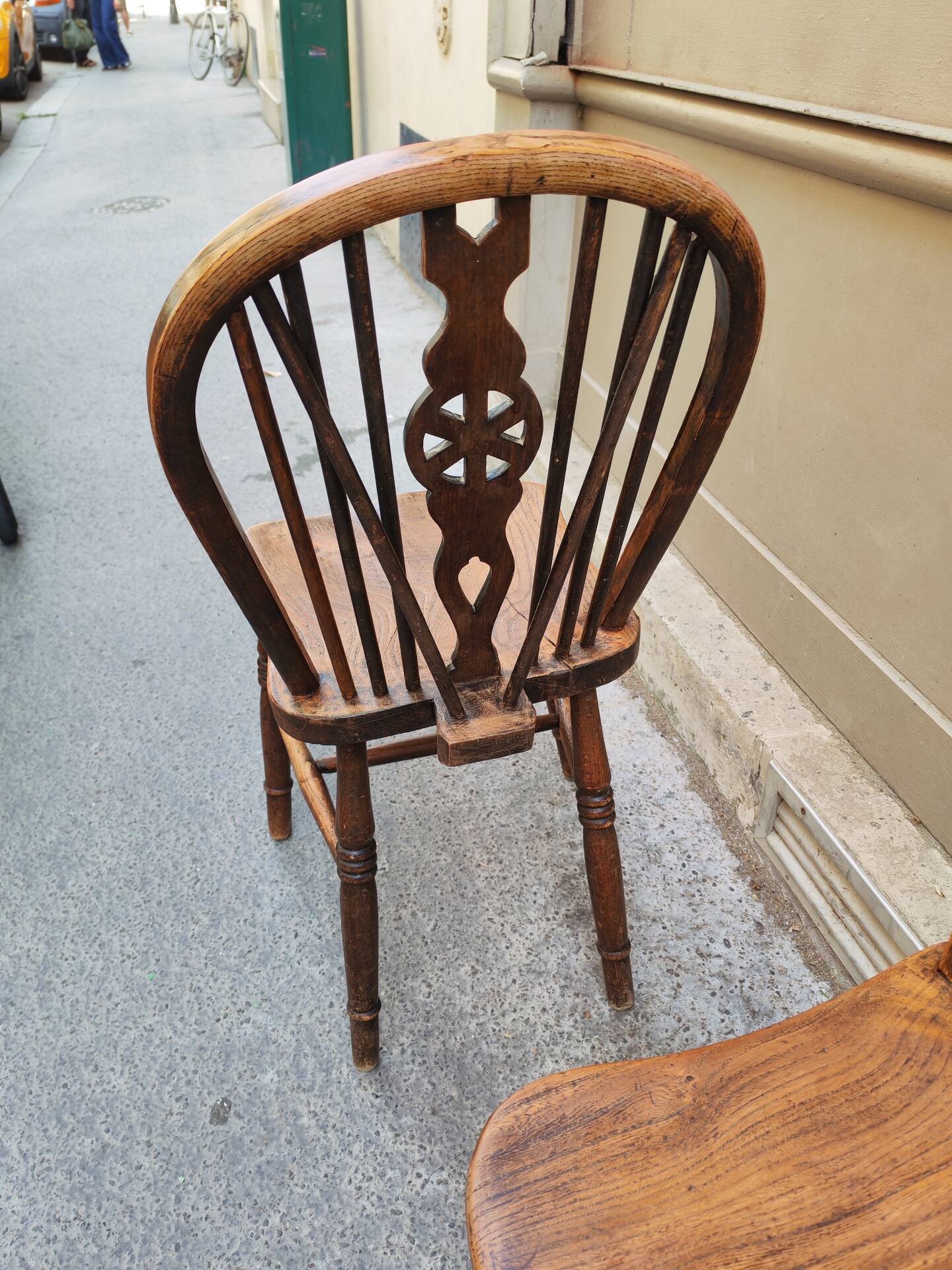 Pair of vintage Windsor chairs in solid elm