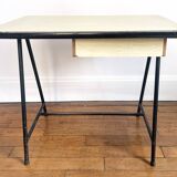 Bureau + chaise d'enfant en formica
