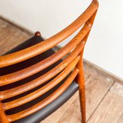 Chaise modèle 82 « Ambassade » en teck massif par Niels O. Møller, Danemark