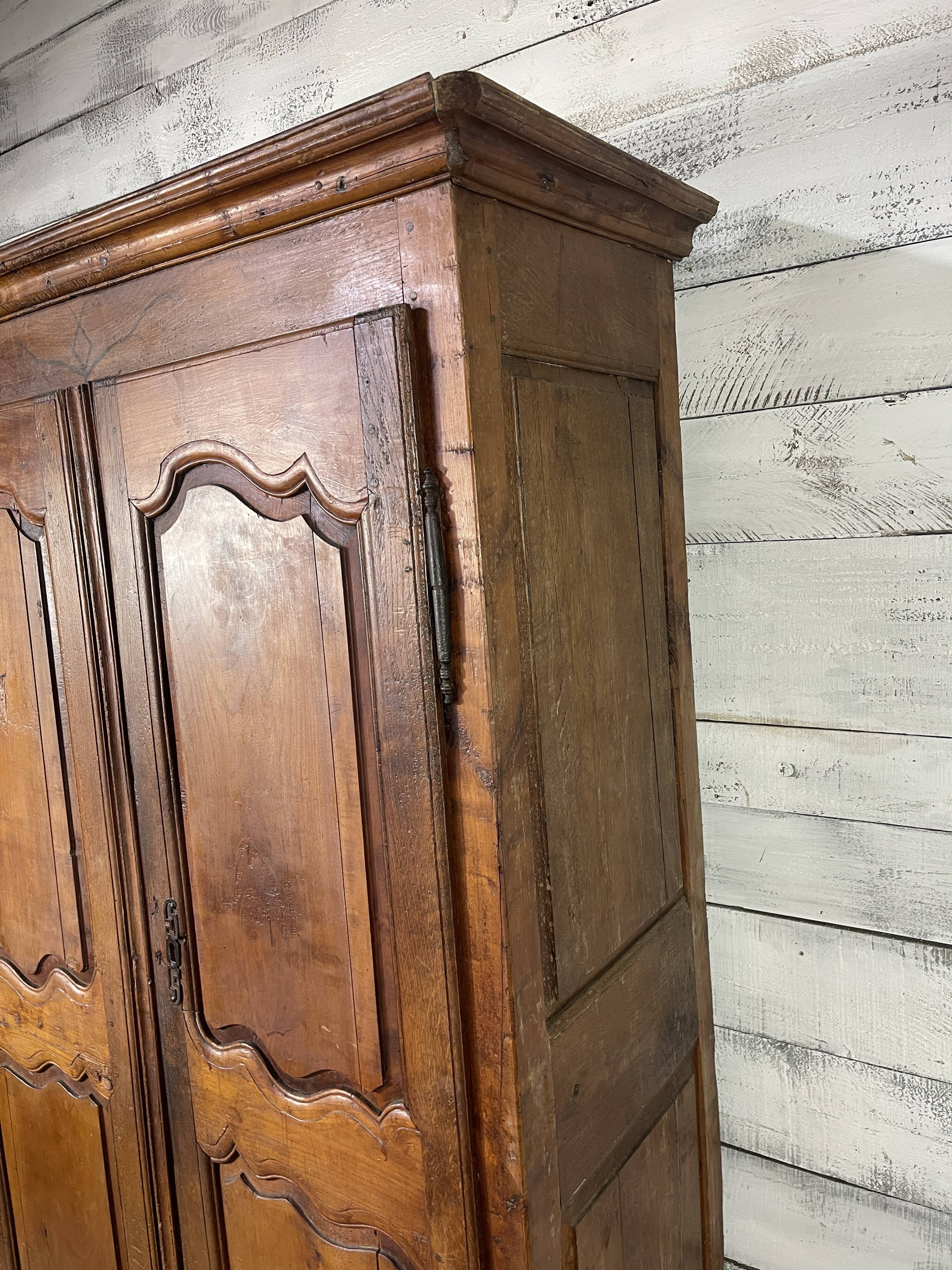Ancienne armoire en chêne