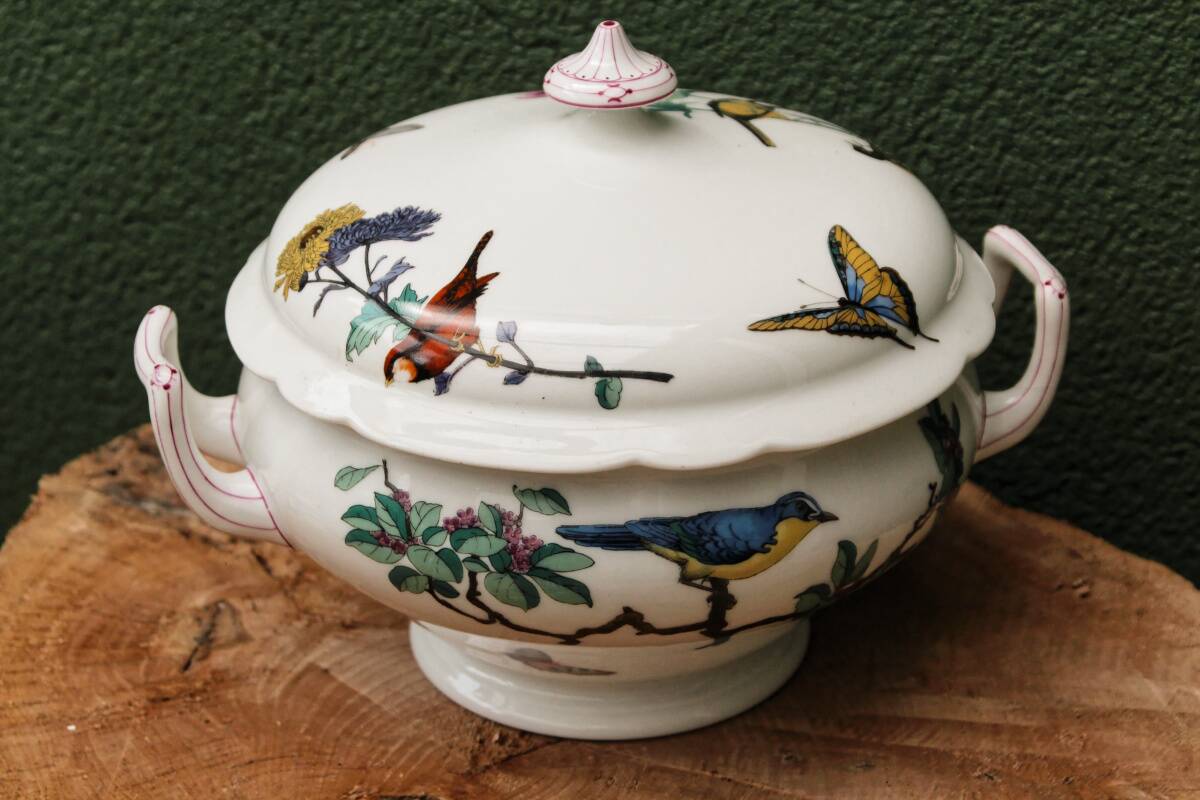 Pillivuyt porcelain tureen, gold medal 1867