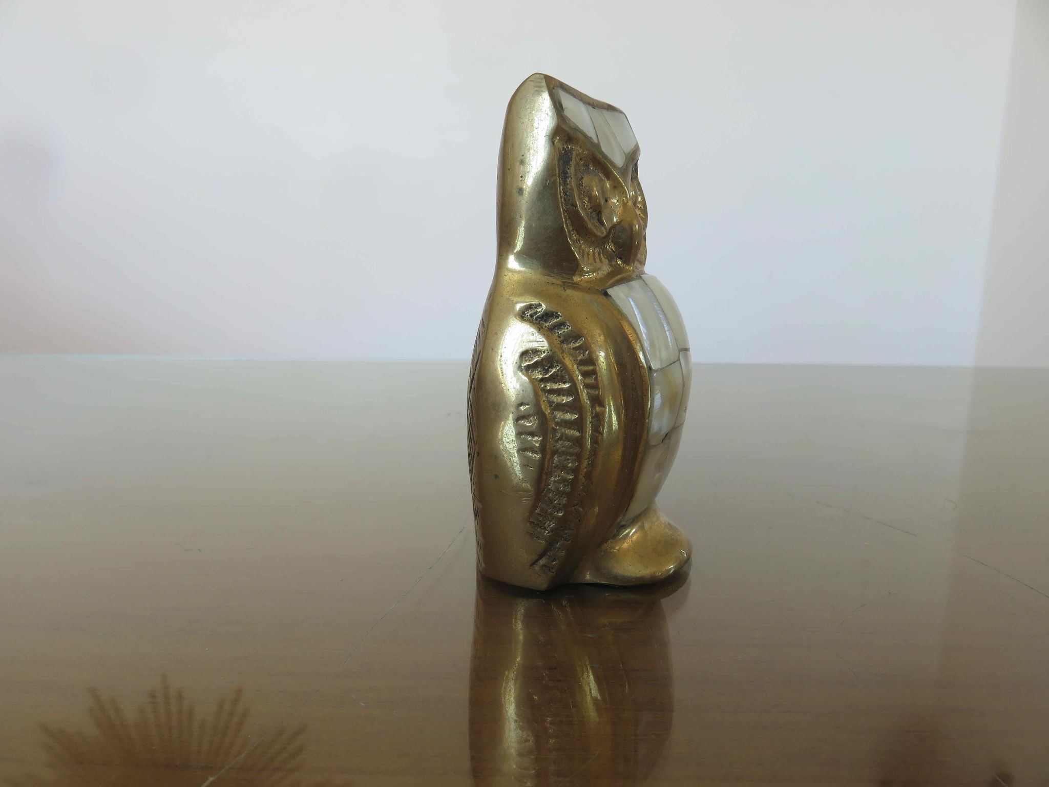 Owl, owl in golden brass and mother-of-pearl 70s