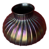 Vase with a flat body and ribs, attributed to loetz.