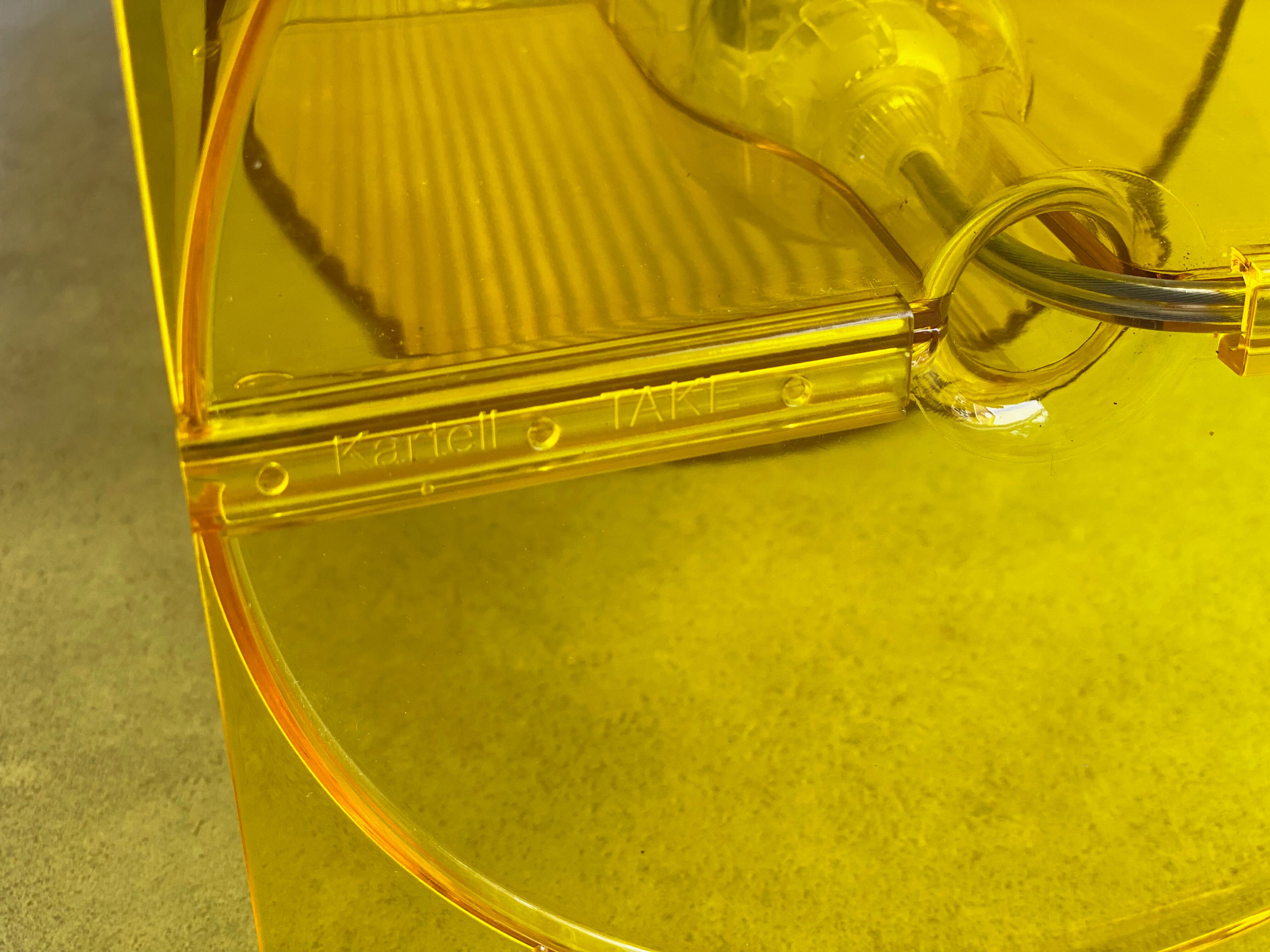 Lampe de table en acrylique jaune Kartell Take conçue par Ferruccio Laviani, Vintage