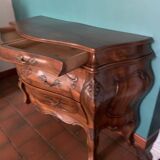 Walnut tomb chest of drawers