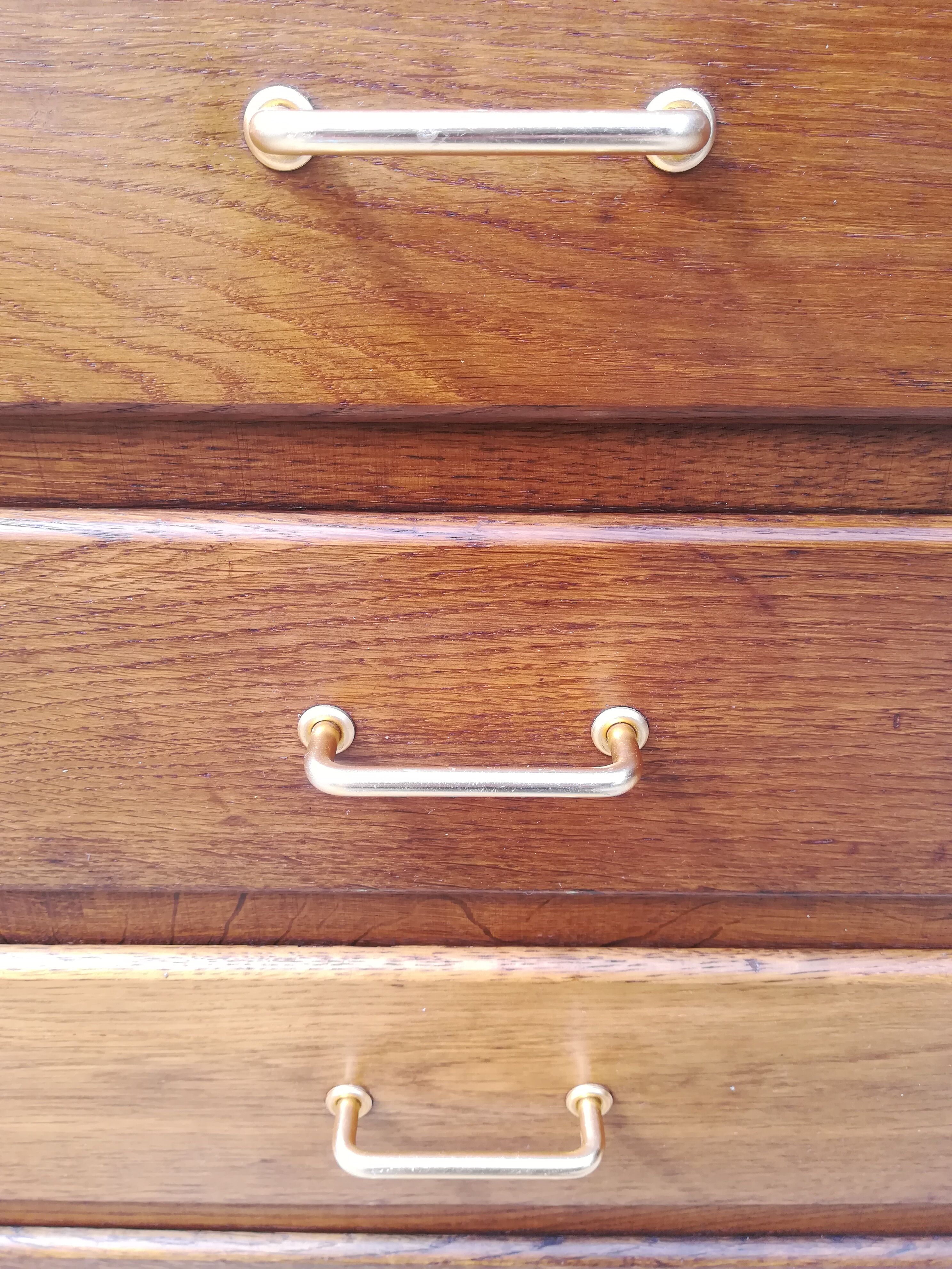 Commode en chêne a 5 tiroirs