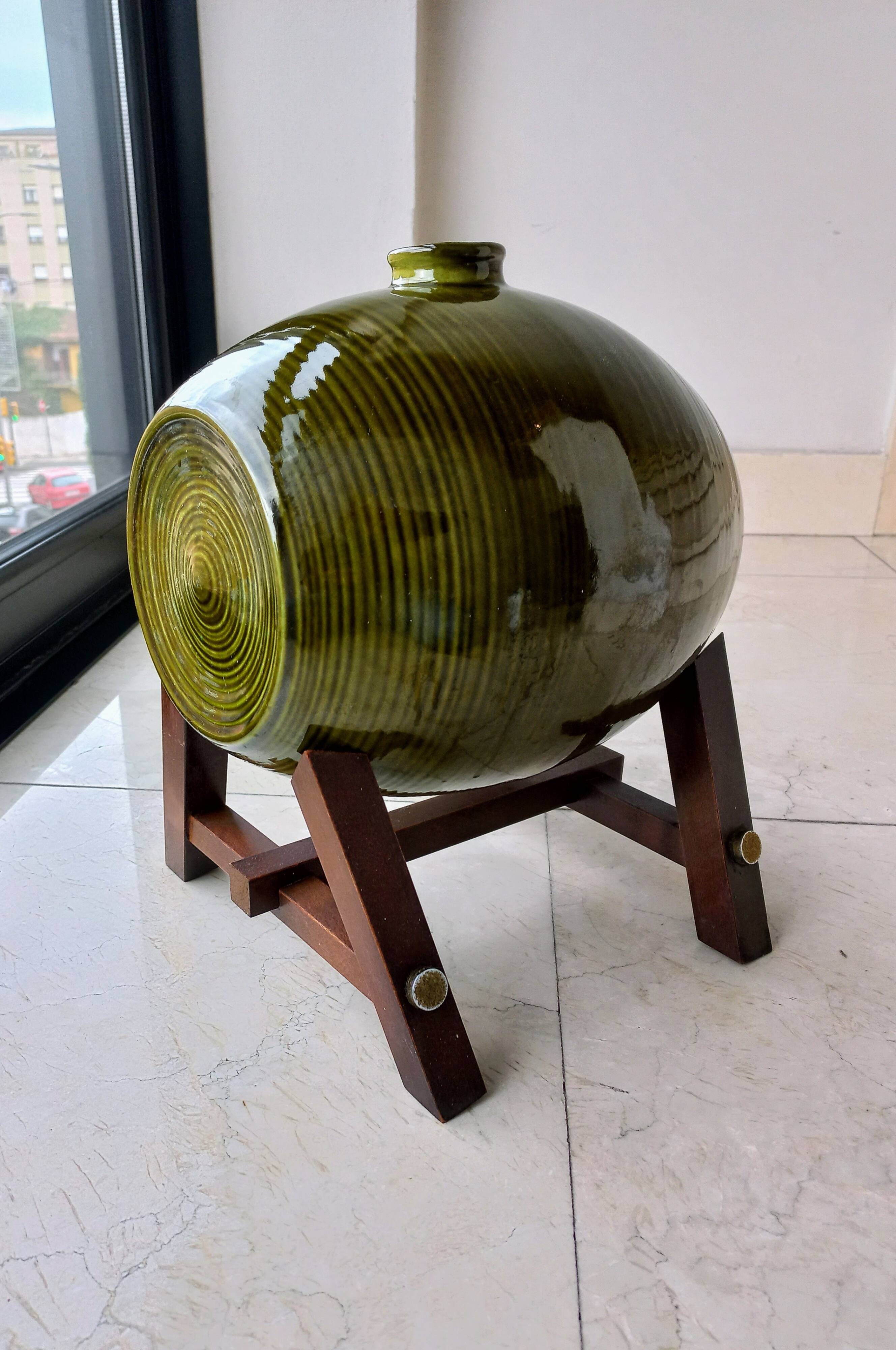 Ceramic spirit barrel