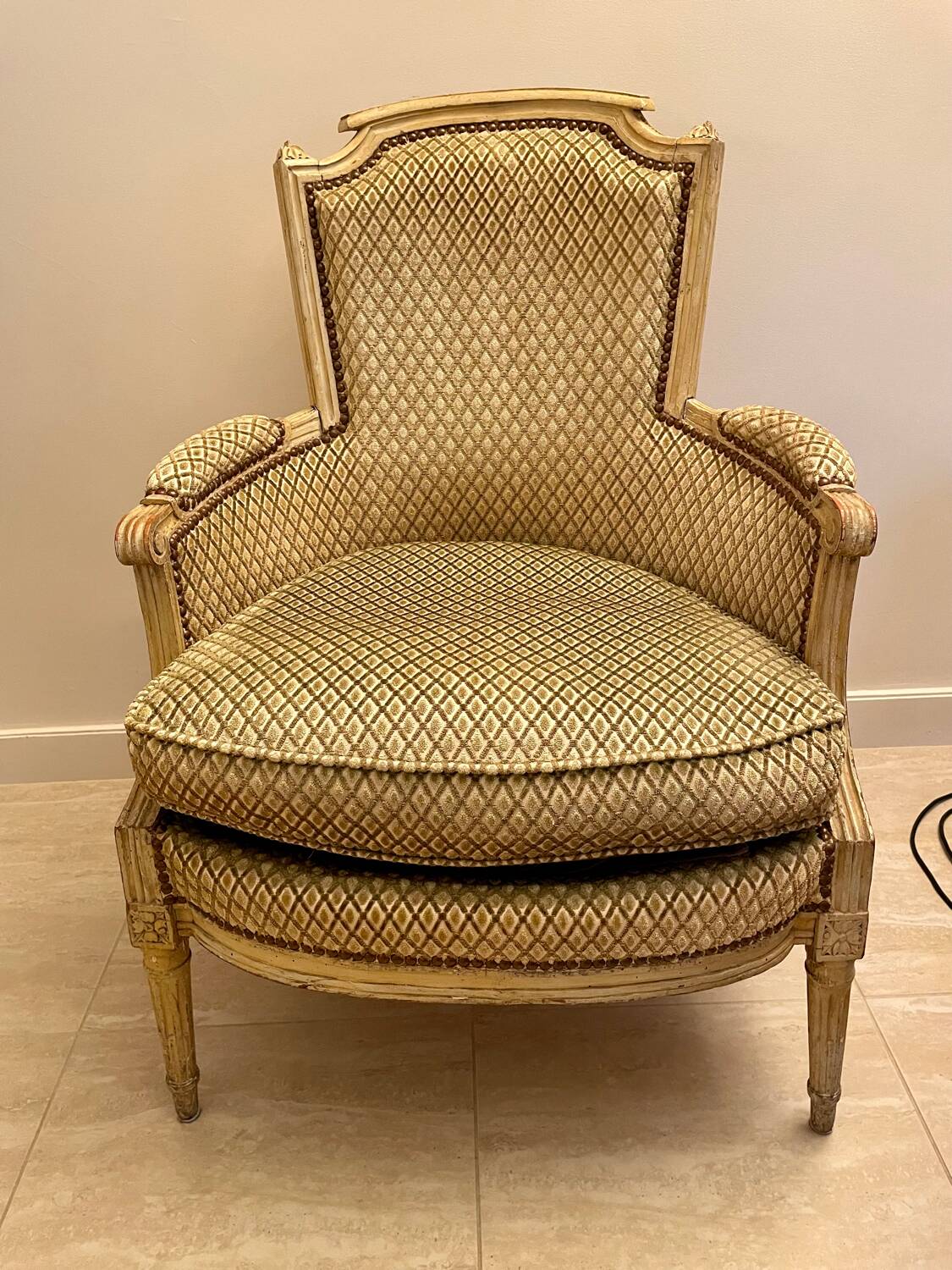 Elegant Louis XVI set – 4 cabriolet armchairs + 1 bergère