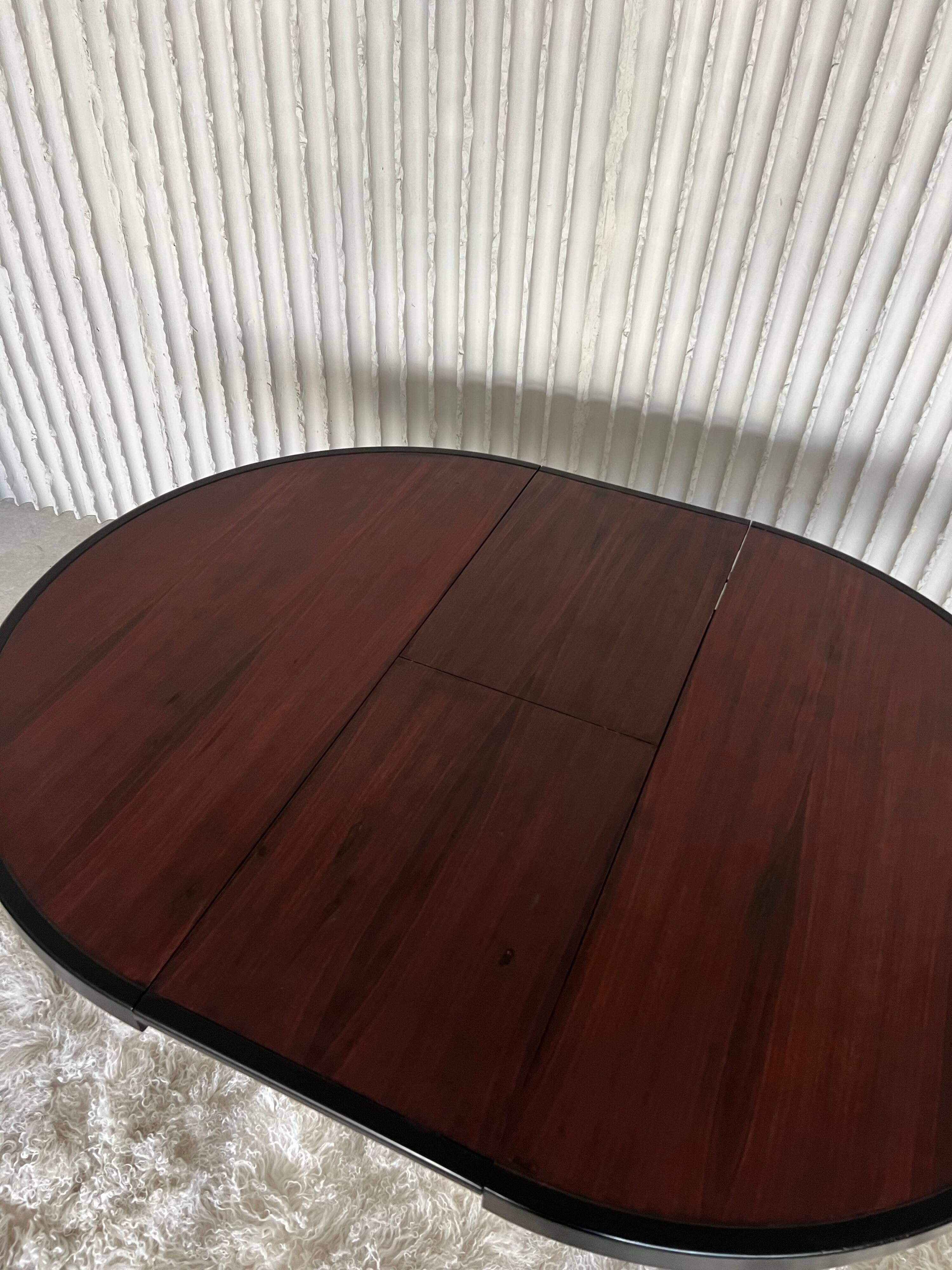 Extendable dining table by Angelo Mangiarotti