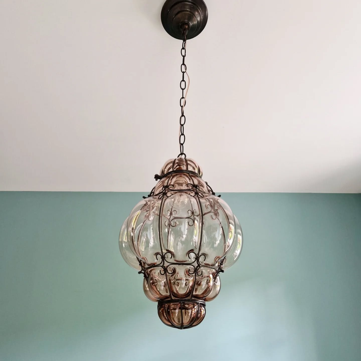Large Venetian suspension in smoked blown Murano glass, mid-20th century.