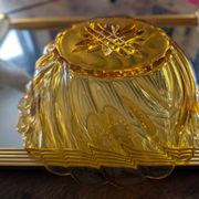 Coupe en verre ambré floral – années 1960-1970