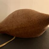 Lampe sac toile de jute avec grains de blé de Didier Goudot, 1980