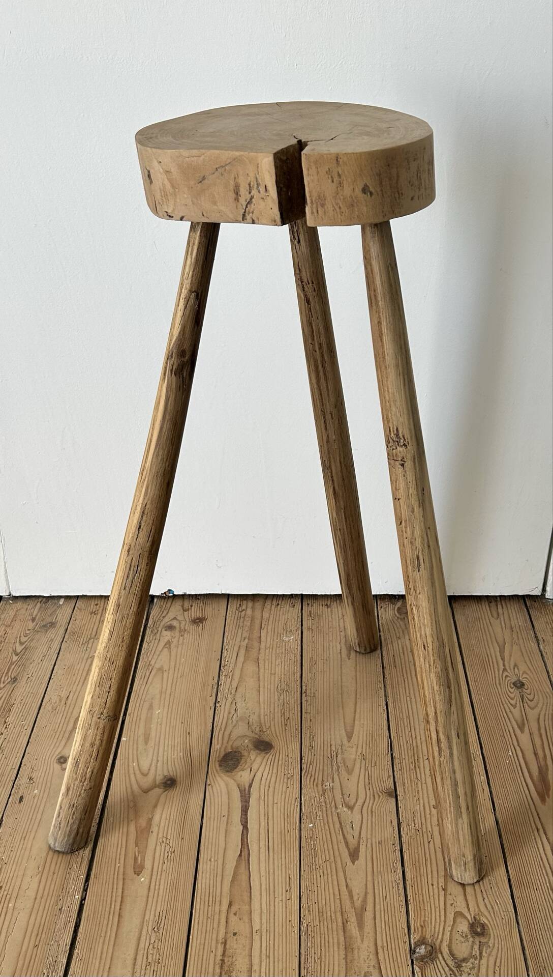 Tabouret tripode haut