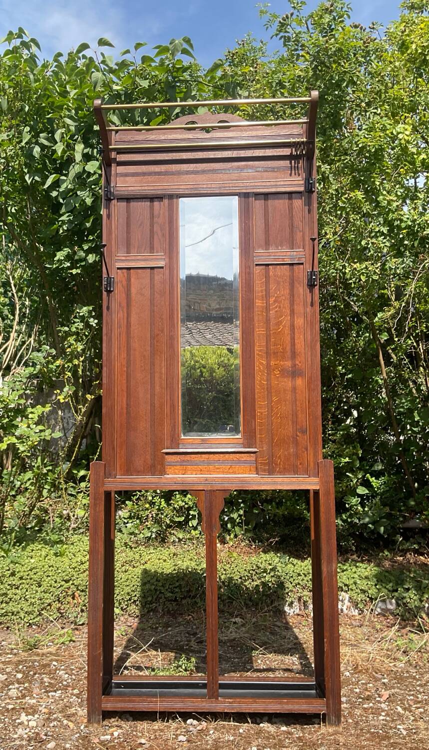 Art Deco oak cloakroom