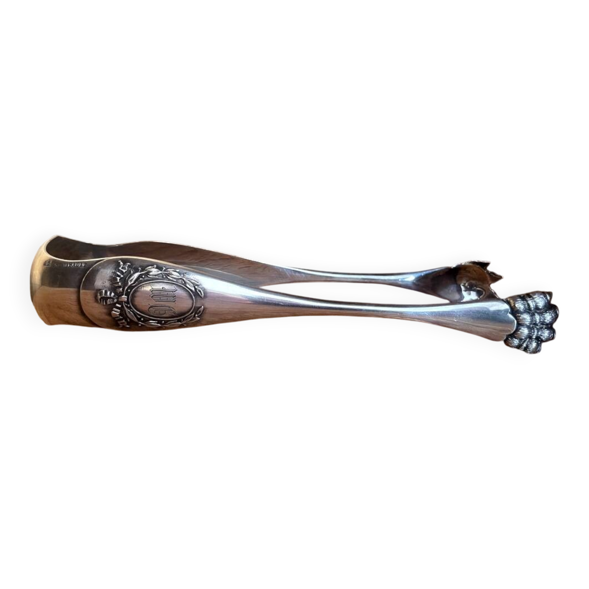 Silver metal sugar tongs from the Gombault house for tea time.