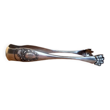Silver metal sugar tongs from the Gombault house for tea time.