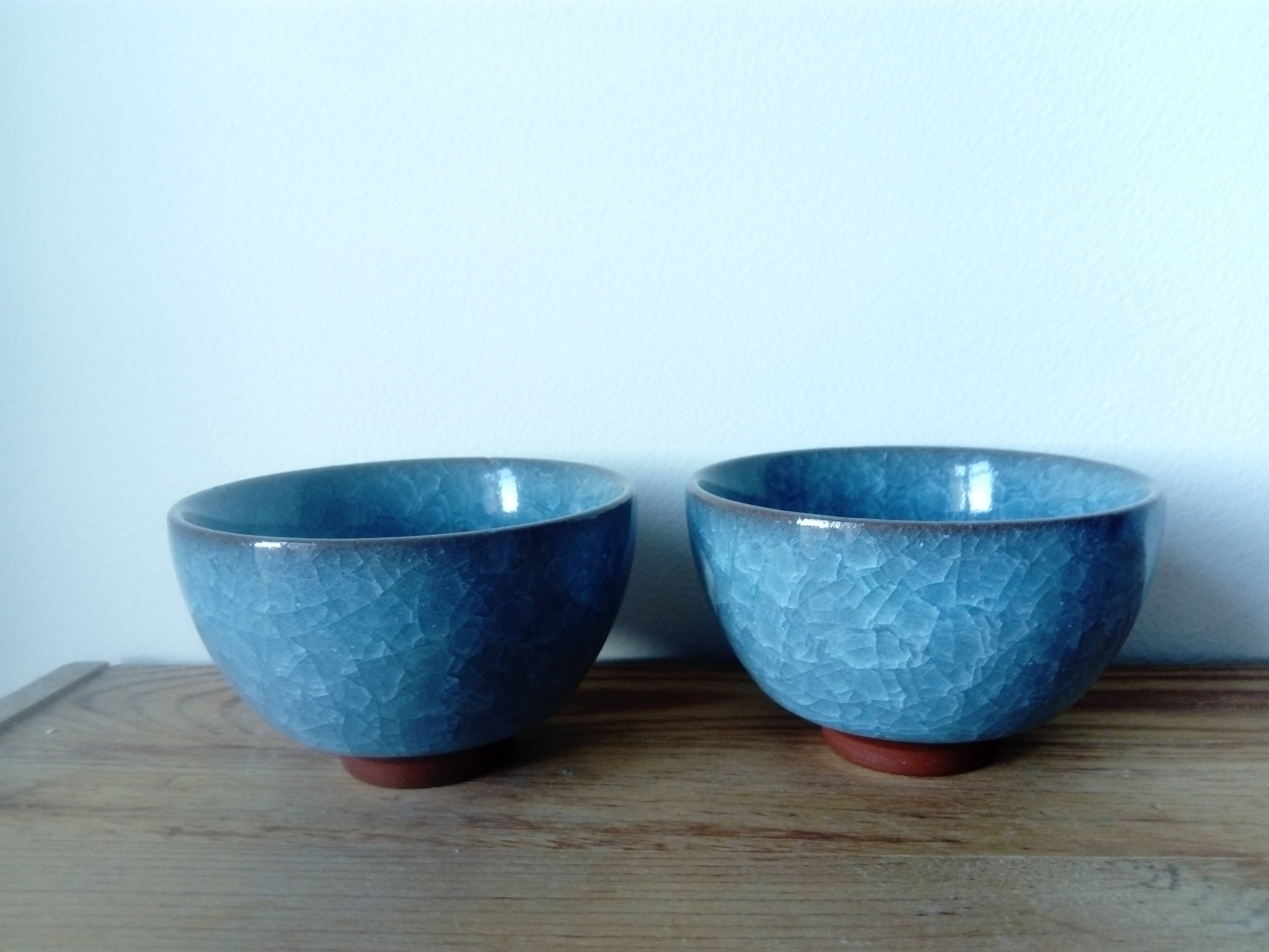 Set of 2 japanese blue cracked glaze ceramic tea bowls