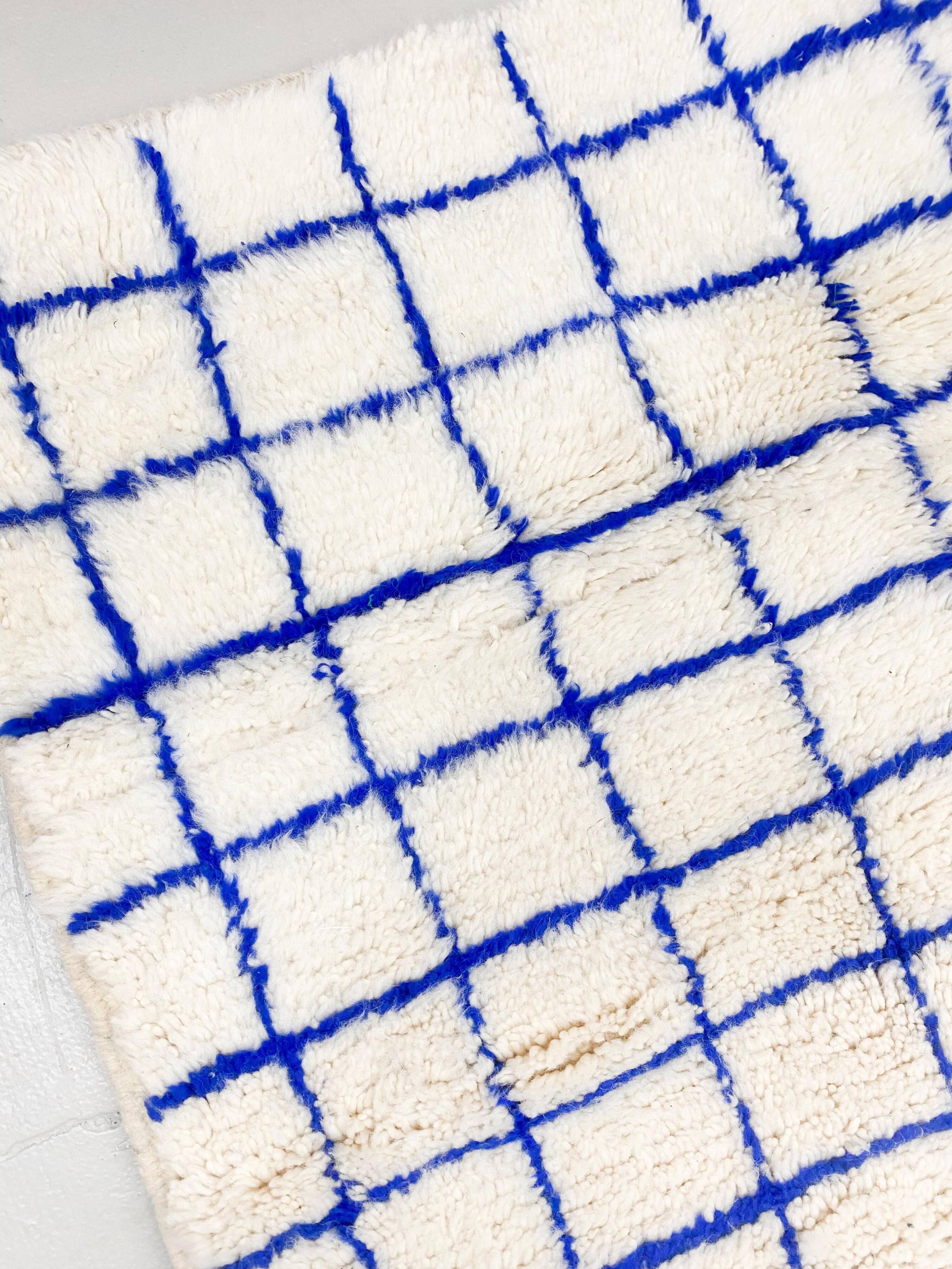 Moroccan Berber carpet Beni Ouarain with majorelle blue checks 1.5x1.10m