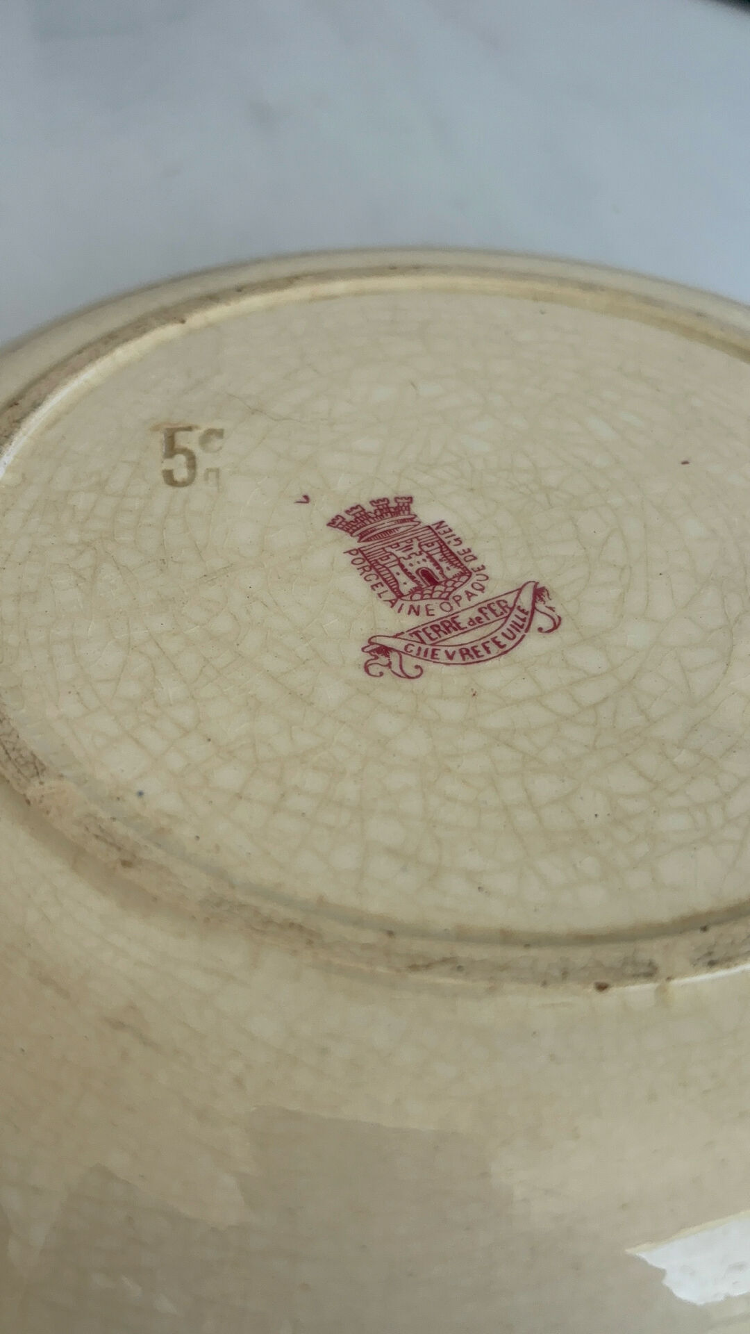 Shallow dish / salad bowl red ironstone Gien honeysuckle model faïence
